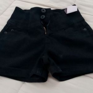 No boundaries shorts